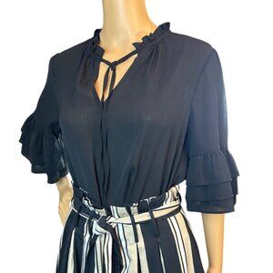 (5 for $25)Olivia Grey Split Tiered Ruffle Blouse in Black Size Small